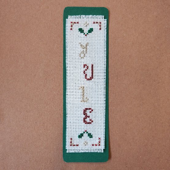 Idea_how-to-sew-a-christmas-cross-stitch_step3e.jpg?sw=554&q=85