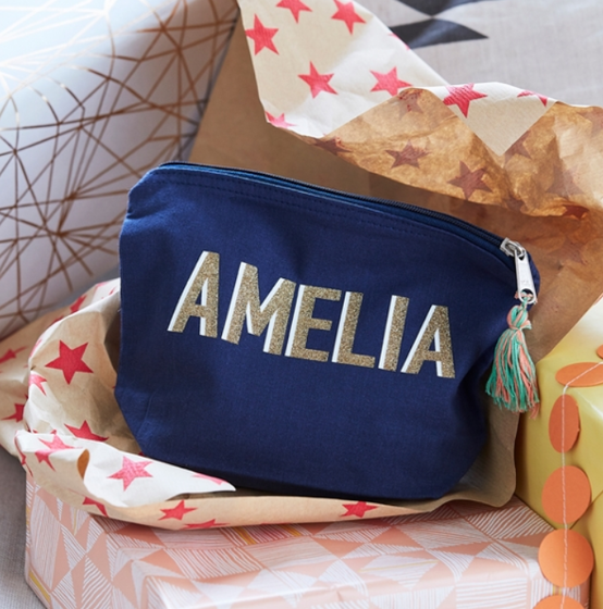 cricut-how-to-make-a-personalised-make-up-bagsquare.png?sw=554&q=85