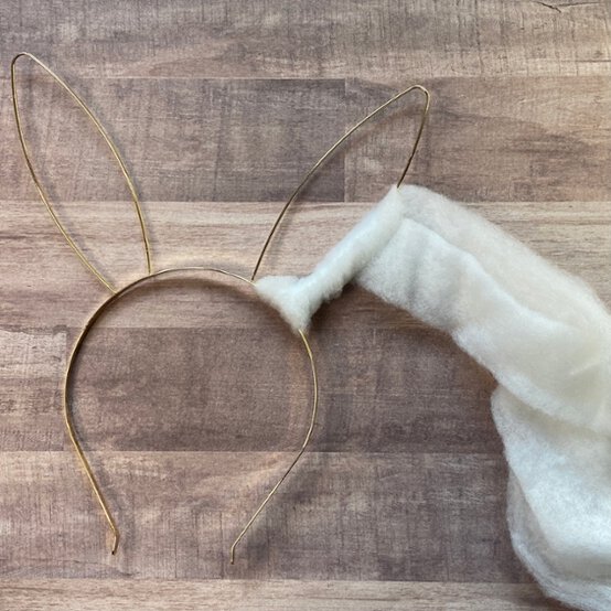 Idea_how-to-make-a-floral-bunny-headband_step3b.jpg?sw=554&q=85