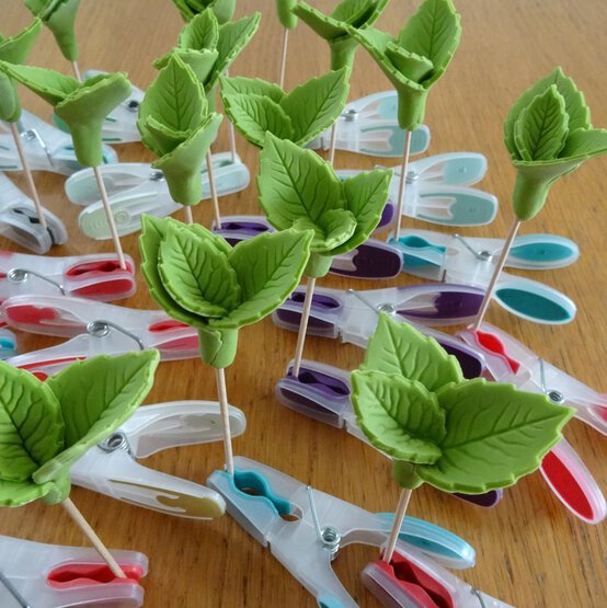 carrot_fruit_line_cake_11.jpg?sw=554&q=85