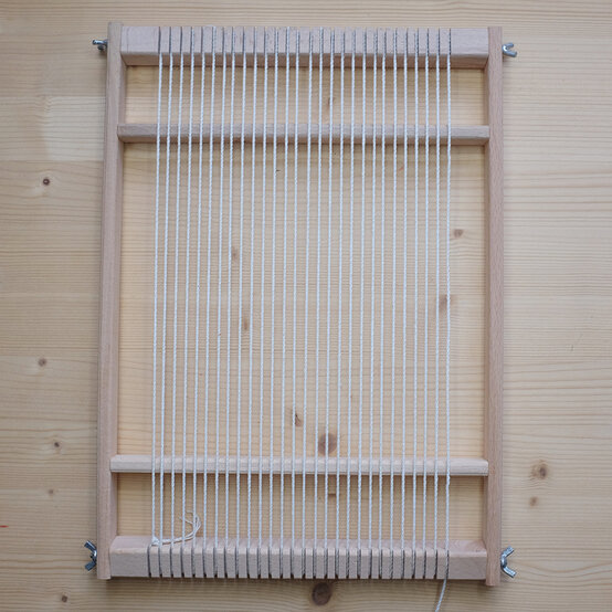 how_to_make_-a_floral_weave_02.jpg?sw=554&q=85