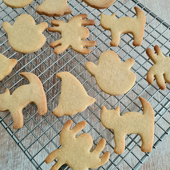 halloween-biscuits-3.jpg?sw=554&q=85