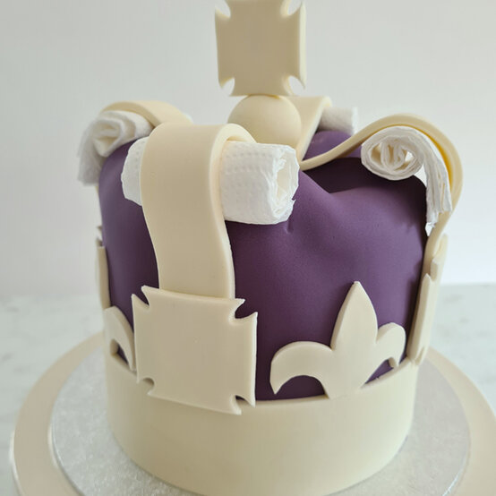 idea_how-to-make-a-coronation-cake_step16b.jpg?sw=554&q=85