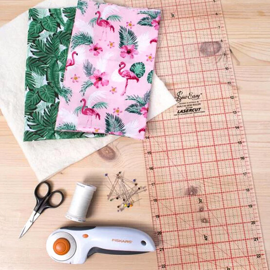 makeup-brushroll-step1.jpg?sw=554&q=85