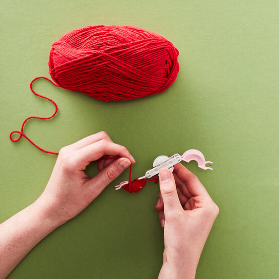 600x600_GSI_Gift_Wrap_Pom_1.jpg?sw=554&q=85