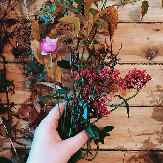 fresh-foraged-autumnal-wreath-6.jpg?sw=554&q=85