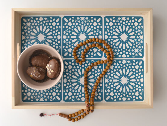 adhesive-vinyl-tray-for-eid_hero2.jpg?sw=554&q=85