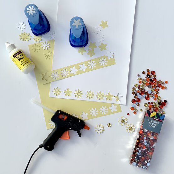 spring-paper-wreath-step5.jpg?sw=554&q=85