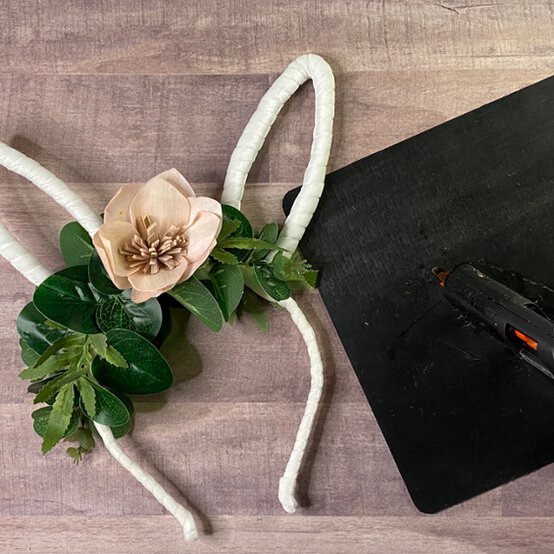 Idea_how-to-make-a-floral-bunny-headband_step14.jpg?sw=554&q=85