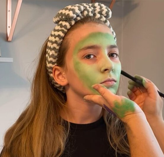 halloweenwitch_step1.jpg?sw=554&q=85