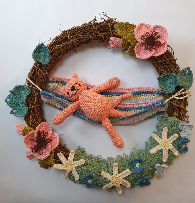 how_to_crochet_a_summer_garden_wreath_placement-7-1.jpg?sw=680&q=85