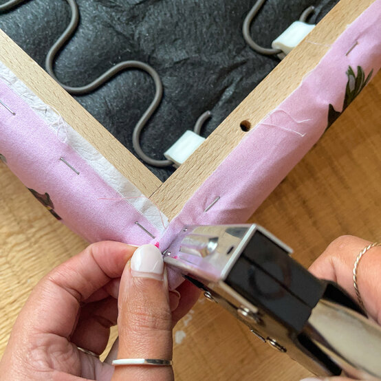 joules-footstool---step-16.jpg?sw=554&q=85