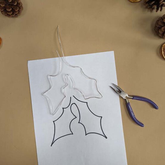 ideas%5Fstash%2Dbusting%2Dchristmas%2Dtable%2Ddecor%5Fplacecards%5Fstep%2D2a.jpg?sw=554&q=85
