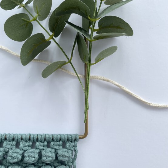 Idea_How-to-Make-a-Trio-of-Macrame-Wreaths_STEP%206-Square.jpg?sw=554&q=85