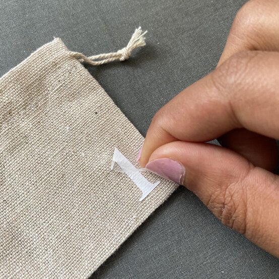 iron-on-vinyl-advent-calendar_step4_4_sq.jpg?sw=554&q=85