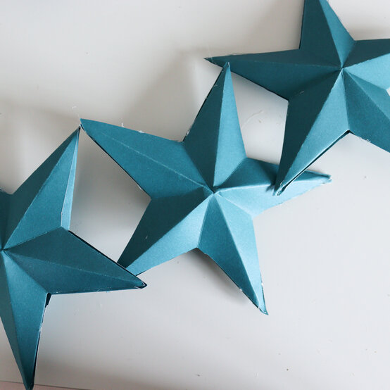 halloween-garland-step-3.2.jpg?sw=554&q=85