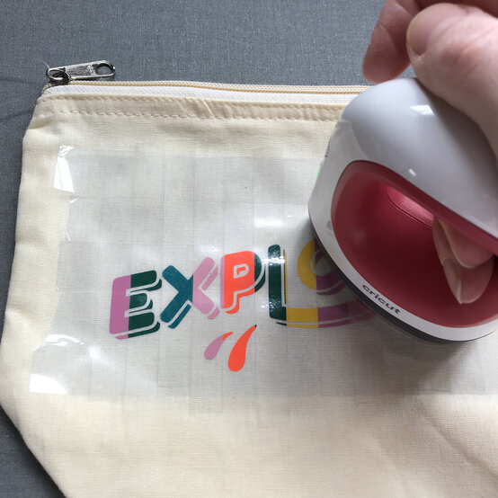 Rainbow%20bag%20step%2014.jpg?sw=554&q=85