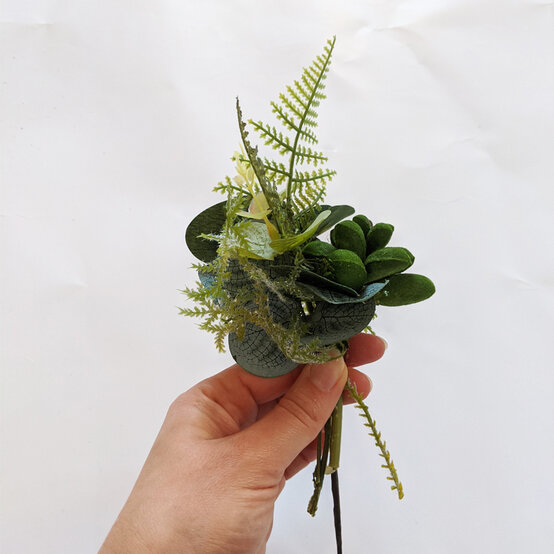 everlasting-buttonhole_step4.jpg?sw=554&q=85