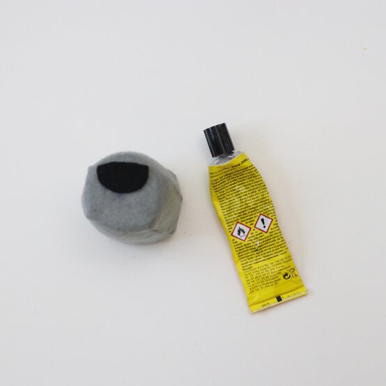 how_to_make_a_wolf_costume_step3-square.jpg?sw=554&q=85