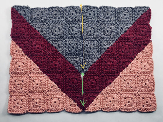 valeria-granny-square-handbag10.jpg?sw=554&q=85