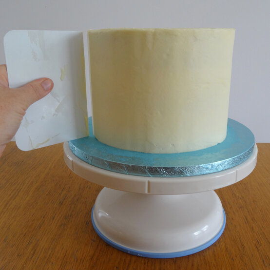 funfetti-ice-cream-cake_step8_2.jpg?sw=554&q=85