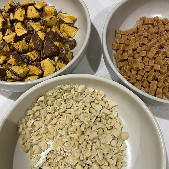 how-to-make-chocolate-apples_step3.jpg?sw=554&q=85