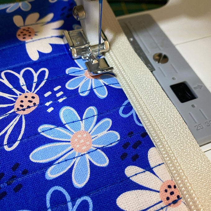how-to-sew-a-quilted-makeup-bag_step9.jpg?sw=680&q=85