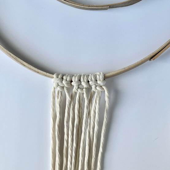 xmasmacramewreath_step-2.jpg?sw=554&q=85