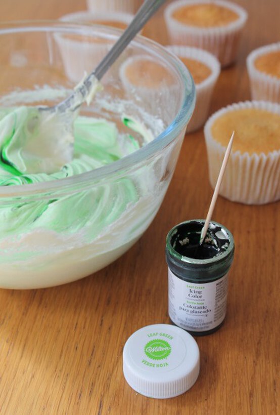 cupcake-christmas-tree1.jpg?sw=554&q=85