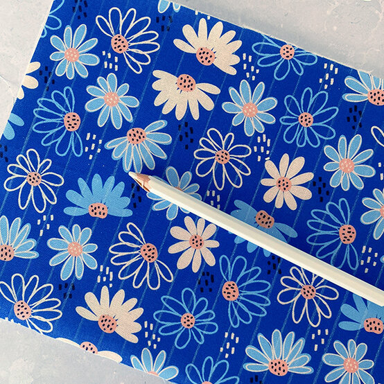 how-to-sew-a-quilted-makeup-bag_step3b.jpg?sw=554&q=85