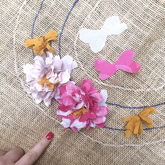 how_to_make_rag_rug_wreath_12a.jpg?sw=554&q=85