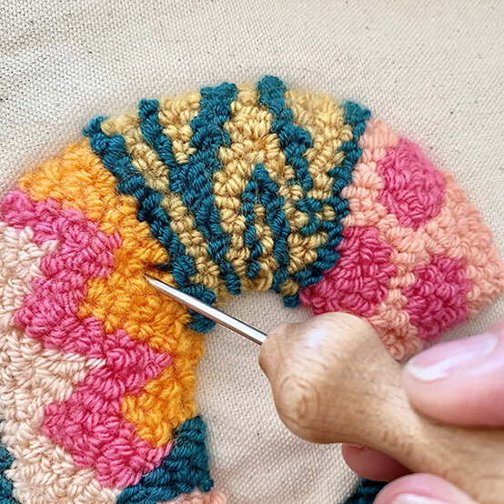 Idea_How-to-personalise-a-canvas-bag-with-punch-needle_Step_8_neatening_sections.jpg?sw=554&q=85