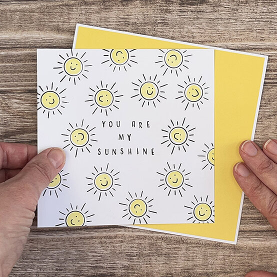 ideas%5Fhow%2Dto%2Dmake%2Da%2Dsunshine%2Dcard%5Fstep%2D5.jpeg?sw=554&q=85