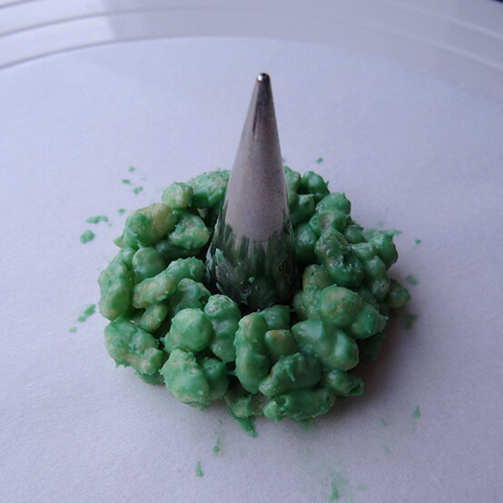 xmas-baking-lucy-caravan-cake17.jpg?sw=554&q=85