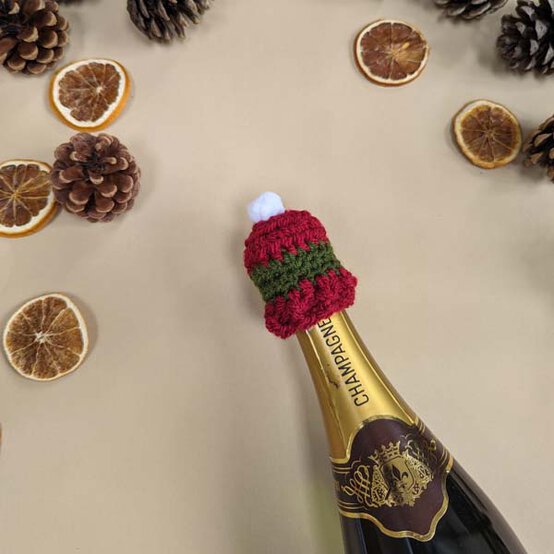 ideas%5Fstash%2Dbusting%2Dchristmas%2Dtable%2Ddecor%5Fdrinks%2Dbottle%2Daccessories%5Fstep%2D1d.jpg?sw=554&q=85