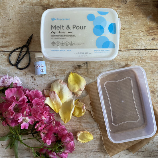 floral-botanical-soap_step1.jpg?sw=554&q=85