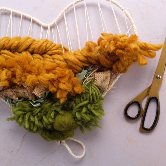 Idea_how-to-make-a-woven-heart-wreath_step15.jpg?sw=554&q=85