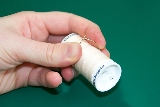 wine-glass-charms-13-of-40-work-.jpg?sw=554&q=85