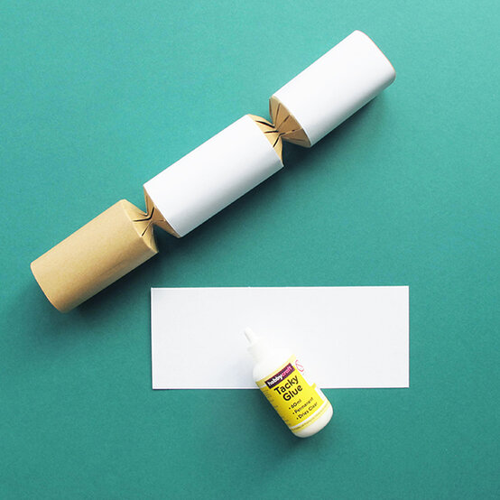 table-dec-cracker-6-c.jpg?sw=554&q=85