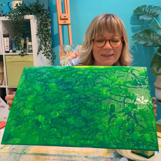 drip-effects-with-acrylic-paint_step2_3.jpg?sw=554&q=85