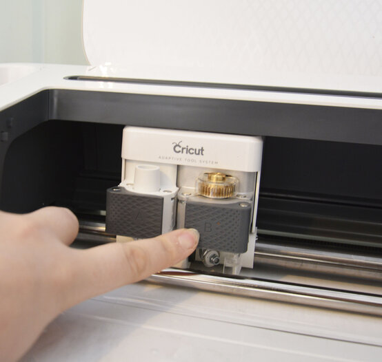 cricut_how_to_make_a_nursery_wall_hanging_step7.jpg?sw=554&q=85