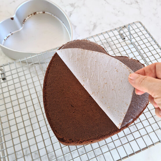 idea%5Fretro%2Dbuttercream%2Dcake%5Fstep%2D28.jpg?sw=554&q=85