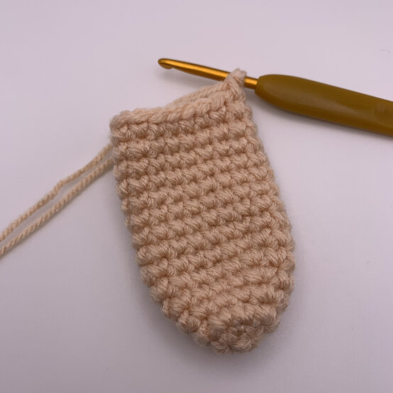 How%2Dto%2DCrochet%2Dan%2DAmigurumi%2DSheep%5FEar%5F1.jpeg?sw=554&q=85