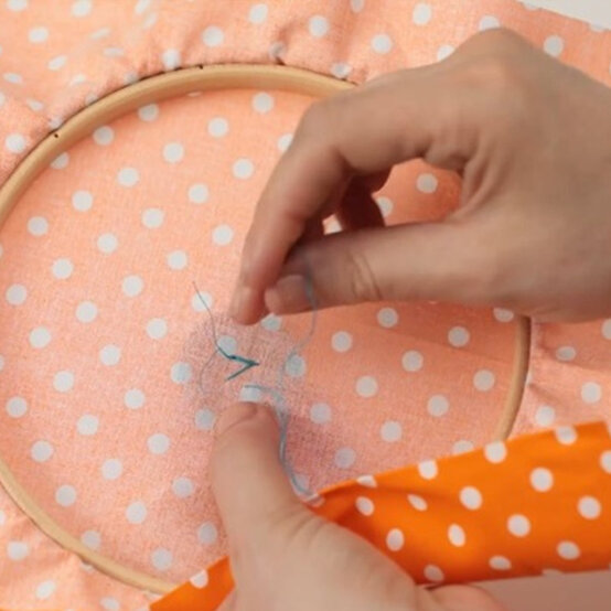 howtosewabutton-step5.jpg?sw=554&q=85