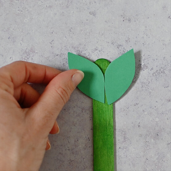 how-to-make-a-pom-pom-thistle-step4_1.jpg?sw=554&q=85