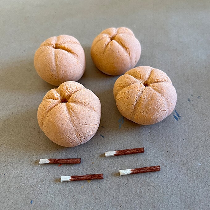 how-to-make-salt-dough-pumpkins_step-6.jpg?sw=680&q=85