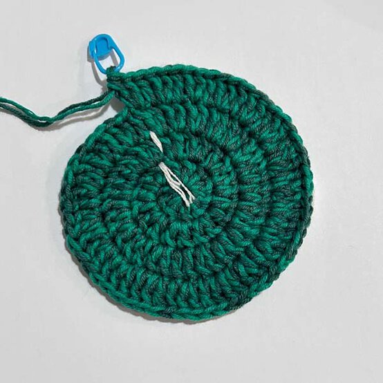 ideas%5Fhow%2Dto%2Dcrochet%2Dan%2Damigurumi%2Dfrog%5Flily%2Dpad%2D1.jpg?sw=554&q=85