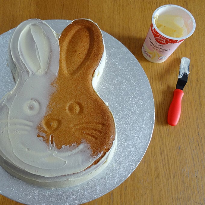 minimal-bunny-cake-10.jpg?sw=680&q=85