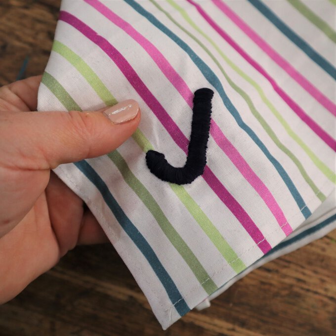 how-to-sew-placemats-and-napkins_napkin_step5d.jpg?sw=680&q=85