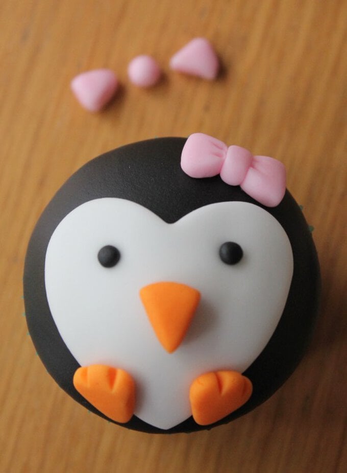 penguin-cupcakes7.jpg?sw=680&q=85